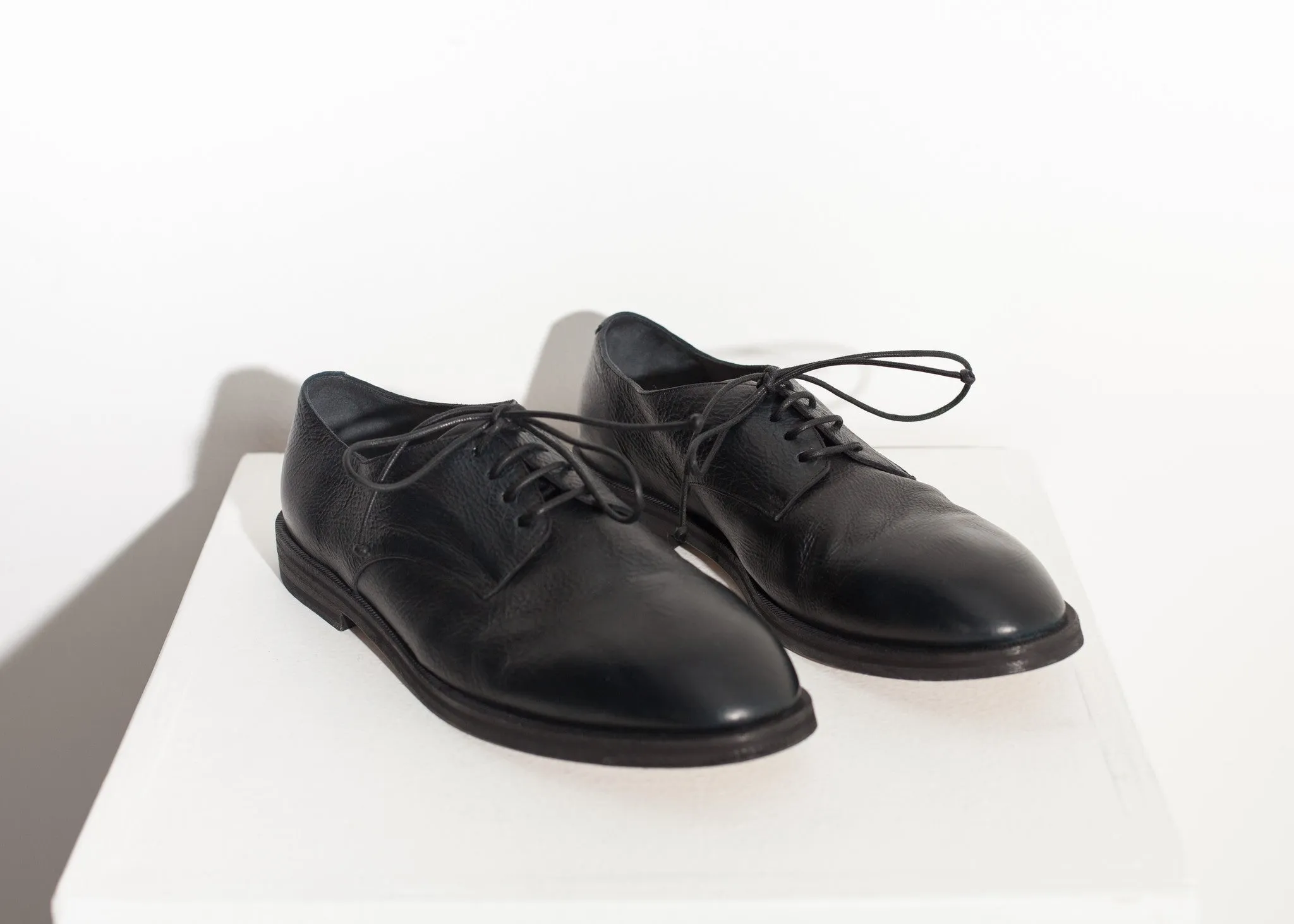 Stiro Oxford in Black - Less Choice